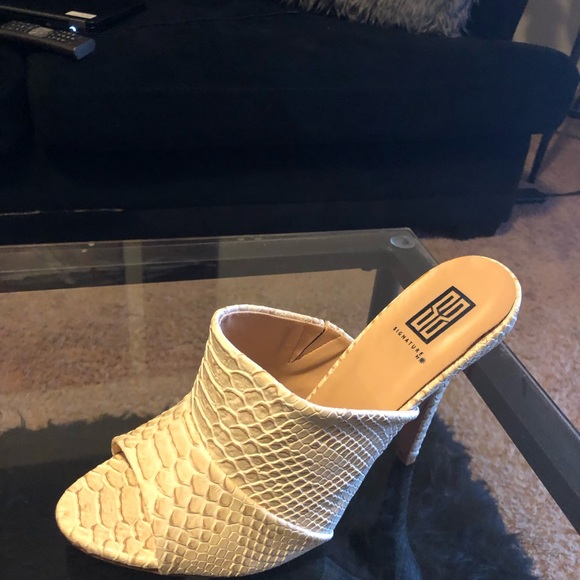 Faux snake skin heels - Picture 3 of 3